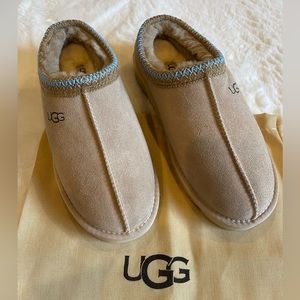 Women’s Luxury Inspired Tasman Suede Clog Mustard Seed With Baby Blue Size 9